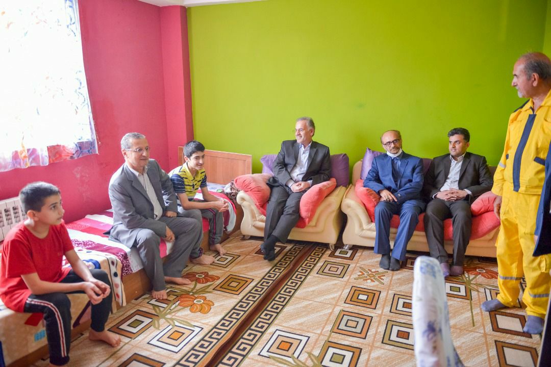 در دیدار از خانه سبزاندیشان وطن روی داد   گفتگوی صمیمانه مدیرعامل سازمان منطقه آزاد انزلی با آینده سازان گیلان زمین