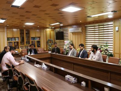 فرماندار رشت در نشست با بخشدار و کارکنان بخش مرکزی تاکید کرد: لزوم توجه به تکریم ارباب رجوع در ادارات رشت