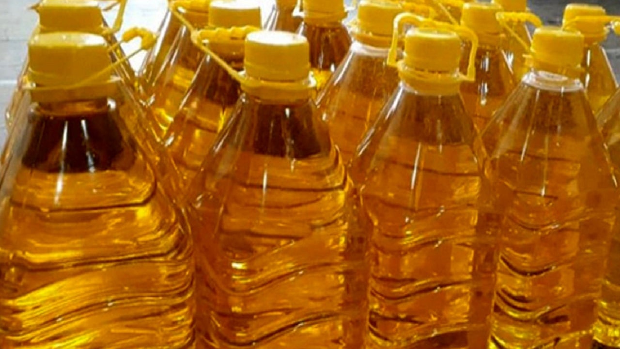 کشف بیش از 4 تن روغن احتکار شده در لنگرود