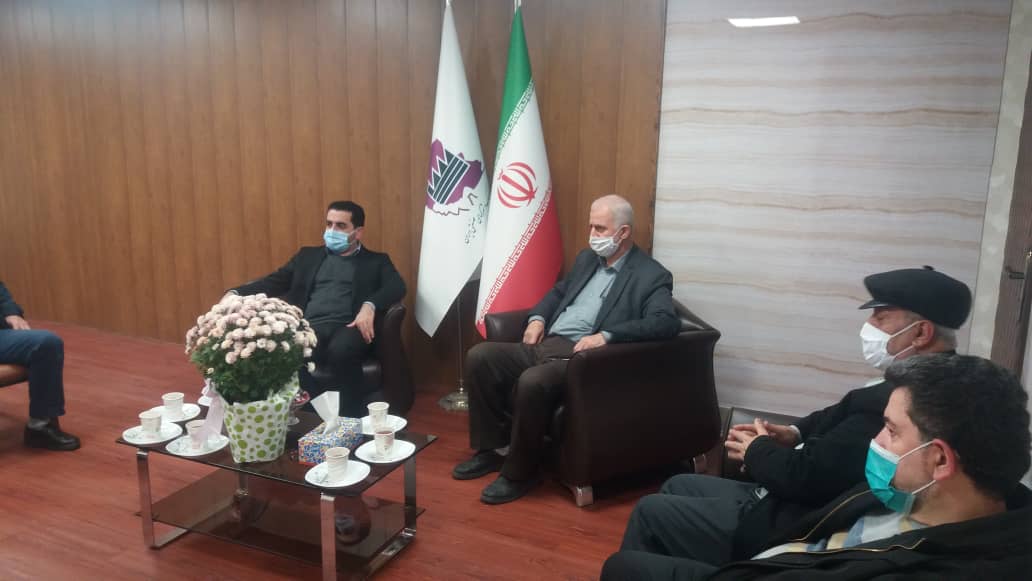چرخ سازندگی و بالندگی با دست های پر توان کارگران می چر خد