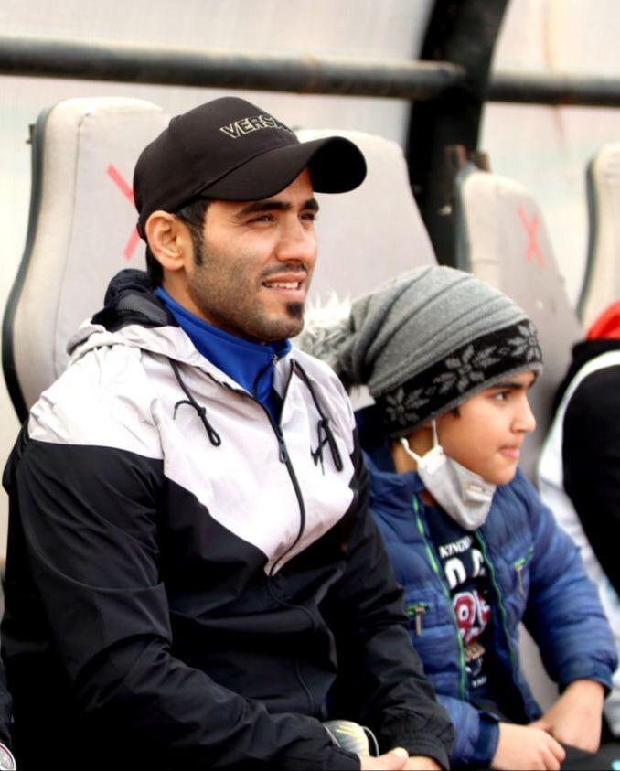 اگرچه كه علاقه ي شدیدی  به فوتبال و دروازه باني دارم ولي تمام تلاشم این است که در هنر هم پيشرفت نمایم