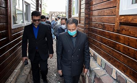 حضور مسئولان قضایی استان جهت اجرای حکم خلع ید و قلع و قمع رستوران نیلوفر آبی بندر انزلی