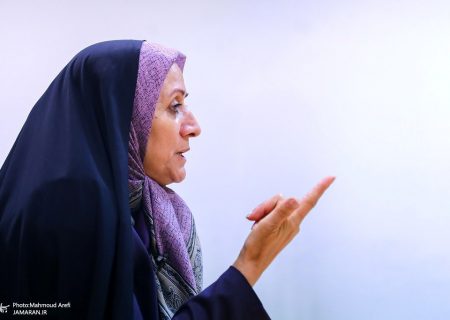 حجاب باید با علاقه و اختیاری باشد