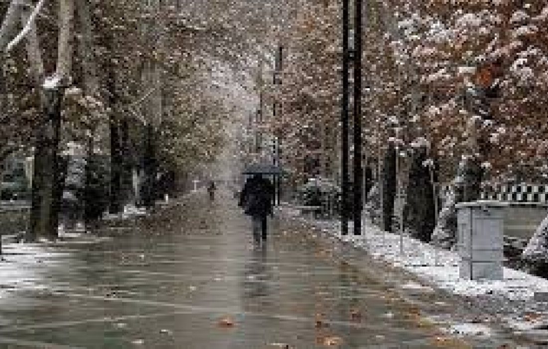 بارش باران و برف در راه گیلان