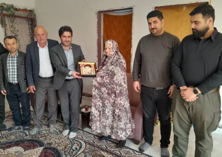 دیدار شهردار و اعضای شورای اسلامی شهر کوچصفهان با مادر بزرگوار شهید گرانقدر محمود گراکویی