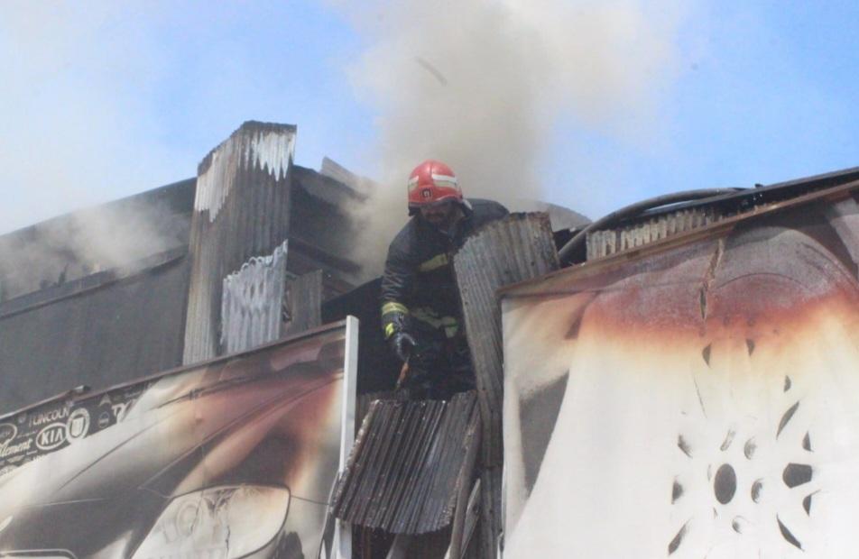 مهار آتش سوزی شدید در بلوار شهید مدرس رشت