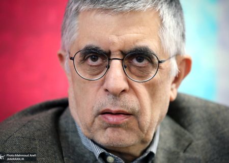 آقای پزشکیان به مردم قول داده‌اند و به قول خودشان گردن‌شان را گرو گذاشته‌اند و اگر آنها همکاری نکنند، قطعاً آقای پزشکیان مجبور به تغییر و تحول خواهد بود