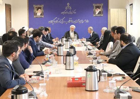 بازدید سر زده رئیس کل دادگستری استان گیلان از دادسرای مرکز استان و دیدار با همکاران قضایی