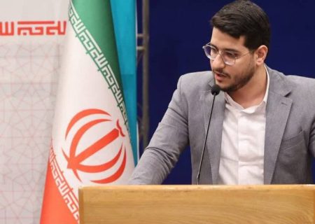 نسلی که «آینده‌سازان ایران» خطابش کرده‌اند سه دهه، همچنان در انتظار آینده‌ای که قرار است بسازد