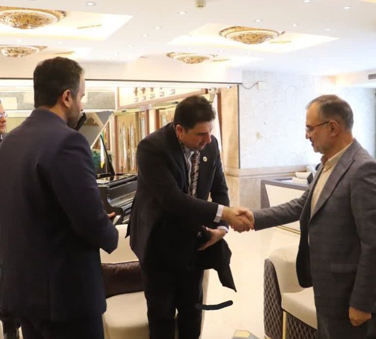 دکتر دهقان سفیر انجمن خوراک جهان در ایران به منظور حضور در نمایشگاه کافه، رستوران و صنایع وابسته وارد رشت شد