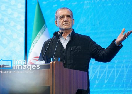 اختیارات لازم را به استانداران، فرمانداران و بخشداران می دهیم