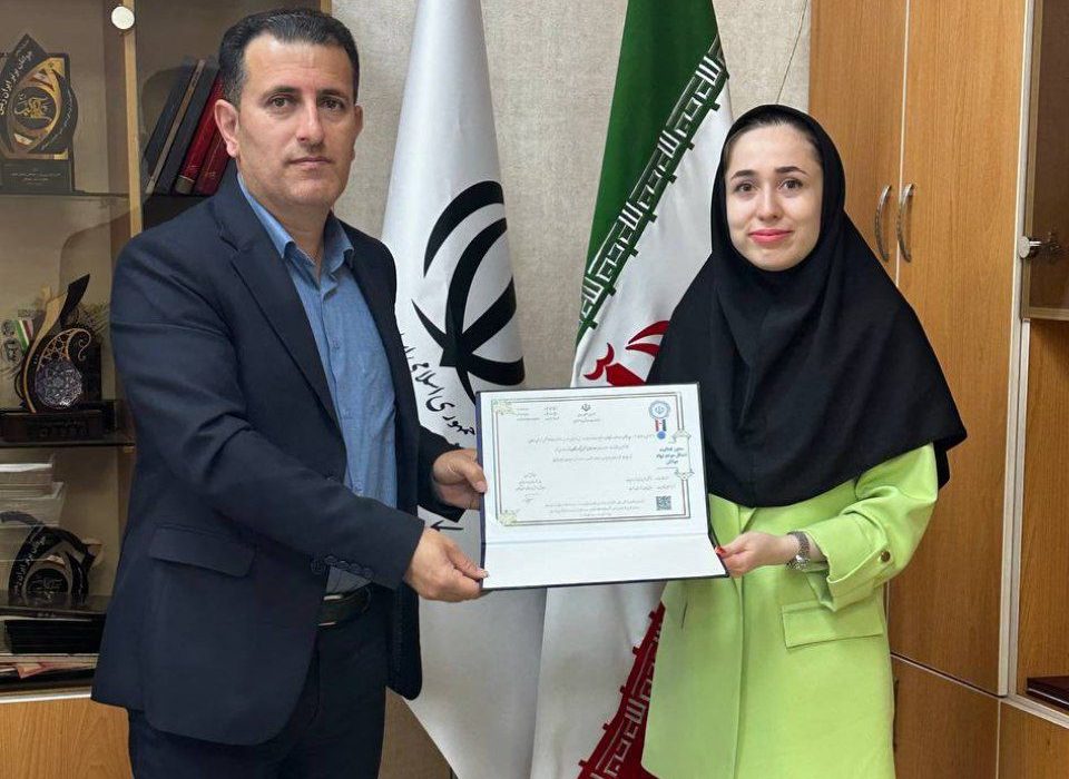 مجوز فعالیت موسسه ی مردم نهاد طنین نیک گامان نو به جیران قربانی اهدا شد