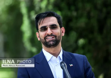 مشکل کشور با شمشیر تندروهای مجلس حل نمی‌شود، به تیغ جراح ماهر نیاز دارد