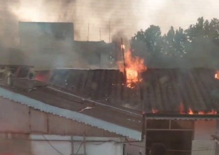 مهار آتش سوزی ۴خانه ویلایی در پیربازار
