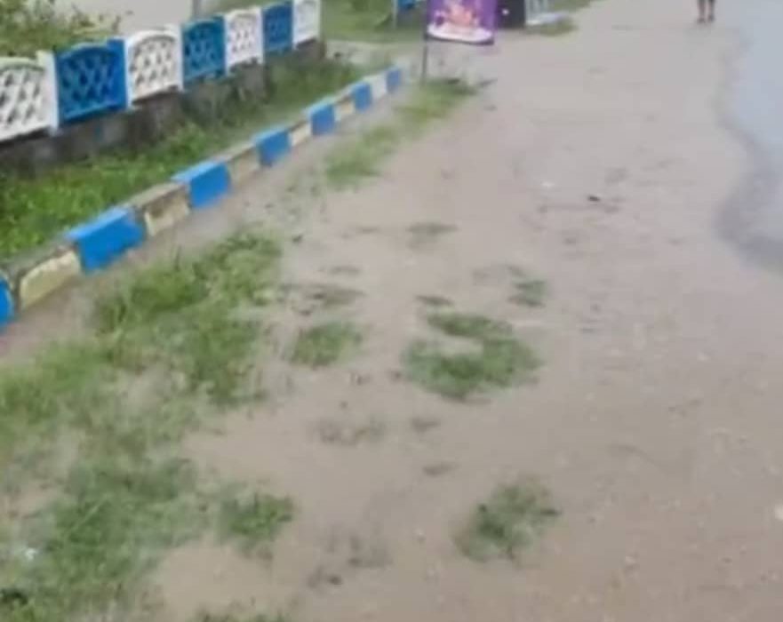 پروژه غیرمهندسی وپیش بینی نشده در روستای خواجه کری بخش جوکندان باعث آسیب ملک های شخصی شده است