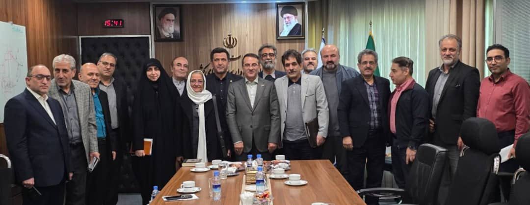 جلسه هم‌اندیشی بازنشستگان با رئیس سازمان اداری و استخدامی