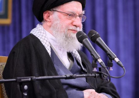 مسئولان باید با معترضان حرف بزنند/اعتراض بازاری‌ها به کاهش ارزش پول ملی حرفی درستی است