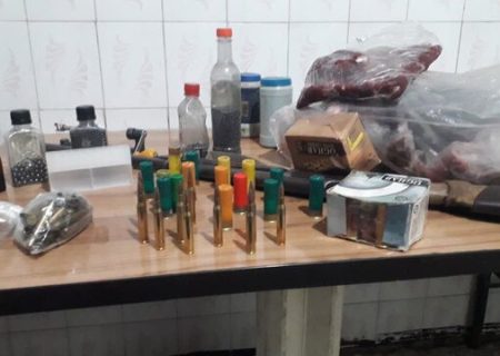 کشف لاشه بز کوهی، سلاح و مهمات در منزل یک شکارچی