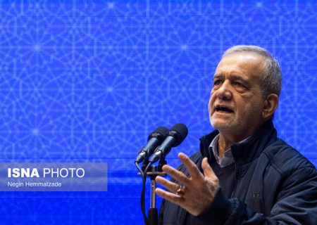 آنچه در جامعه رخ می‌دهد با حرف شسته نمی‌شود