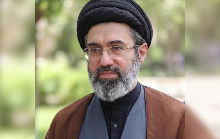 پیام رهبر انقلاب اسلامی به مناسبت روز کارگر و روز معلم