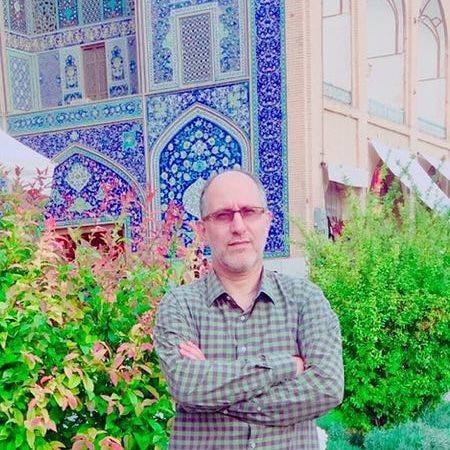 این خاک، هنوز ایستاده است