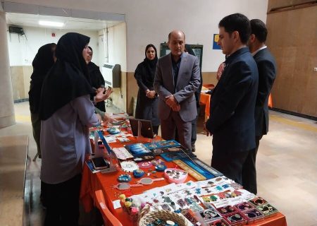 به مناسبت گرامیداشت هفته بهزیستی، دکتر رضا جعفری، مدیرکل بهزیستی استان گیلان، از نمایشگاه دستاوردهای نوانخواهان بهزیستی گیلان بازدید کرد