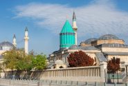 عبور از سایه‌ها؛ چرا هنوز به مولانا نیازمندیم؟