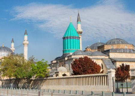 عبور از سایه‌ها؛ چرا هنوز به مولانا نیازمندیم؟