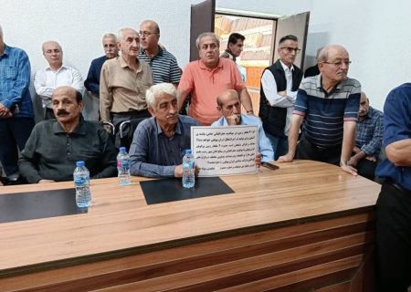 تجمع سهامداران کارگری کارخانه ایران پوپلین در اعتراض به عدم پرداخت سود سهام